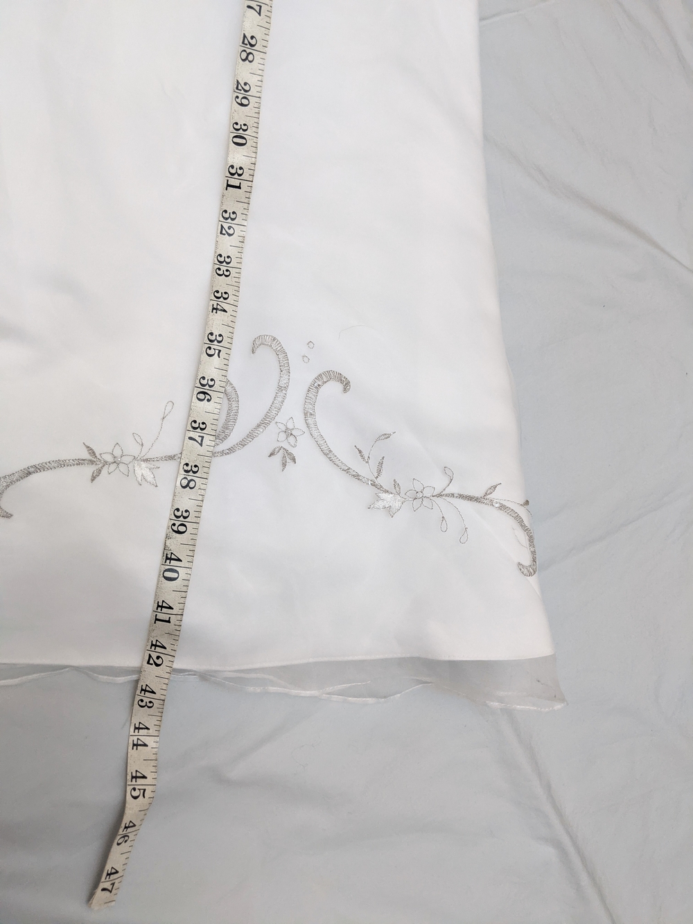 David's Bridal White Embroidered Girls Formal Dress Size 8 - Picture 6 of 10
